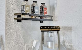 The Hemingway 2bd Tropical Elegance on the Water