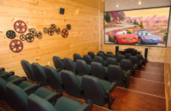 令人嘆為觀止的十四卧室小屋，電梯景觀，遊戲，熱水浴缸應有盡有