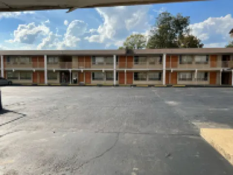Pioneer Inn Hotels in Clark County