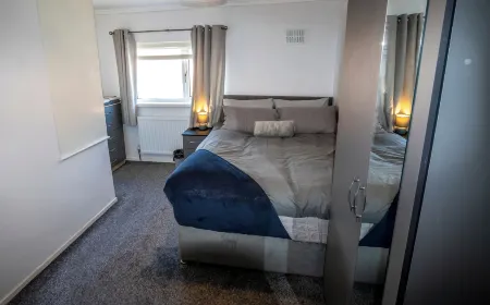 3 Bed Home - Sleeps 8 - Stoke City fc - Parking Отели рядом с достопримечательностью «Come Into Play»