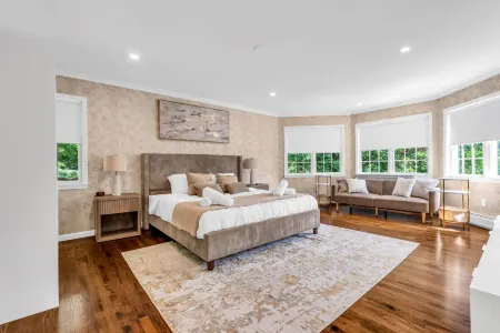 Family Retreat with Autumn Views and Fireplace