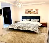 Cozy 1BR Retreat, Steps to Sand Hotel a 