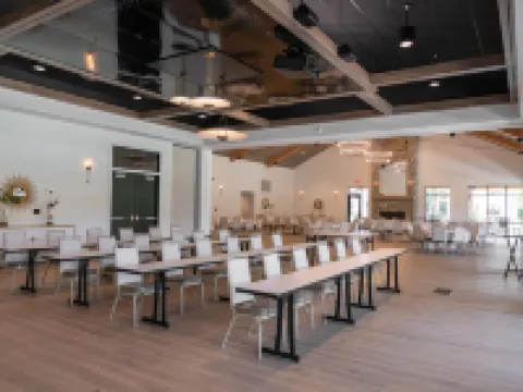 Bay Pointe Inn Hotels in Barry County