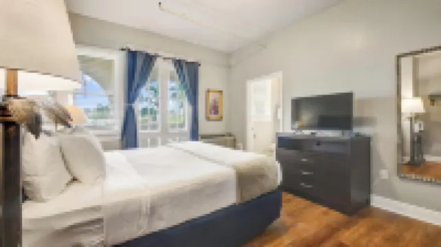 คริสตัล เบย์ ฮิสทอริค โรงแรม