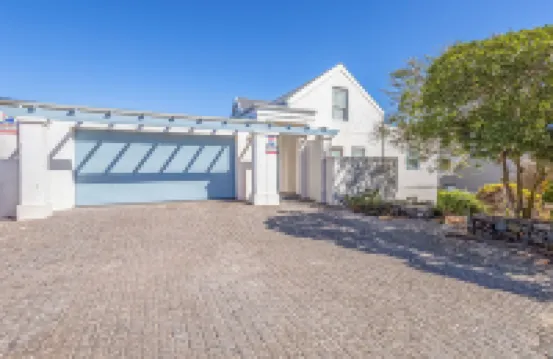 蘭格班的8人海灘屋