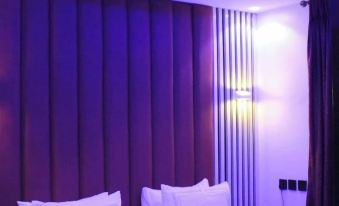 De-Lexis Hotel & Suites