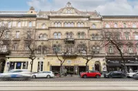 Oasis Luxe Boutique Suites by BQA