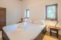Cottage Monti Pet Friendly Shared Pool