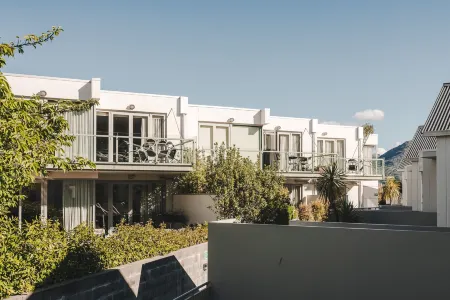 Blue Peaks Apartments Отели рядом с достопримечательностью «Skyline Luge Queenstown»