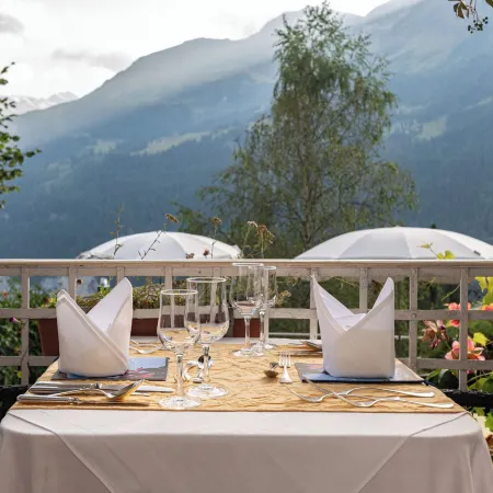 Hotel Bellevue - Traditional Swiss Hideaway