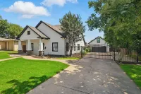 Your home away from home 그레이프바인 호텔