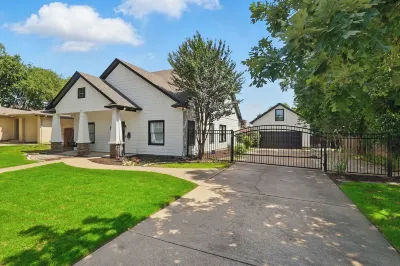 Your home away from home Hotels near Grapevine Historic Main Street District