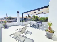 Adelos Maisonette Near Vouliagmeni Beach