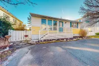 Town of South Bethany renovated canal-front home with private dock & firepit