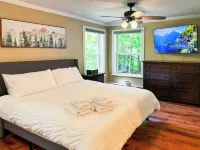 Deluxe Retreat-HTub-Pool Table-Fire Pit-Sauna-Gym Các khách sạn ở Albany