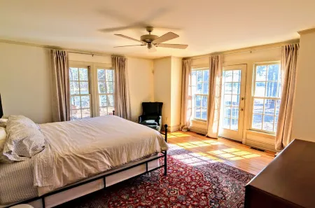 Travelers Rest Spacious 5BR Pool riverfront Pier charming Easton Saint Michaels