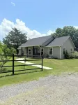 Cielo’s Retreat, A Charming 3-bedroom farmhouse in McKinneyprincenton
