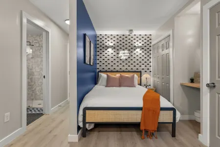 Charming Studio, Free Parking, Medical District, Mins to DT MEM Отели рядом с достопримечательностью «Зоопарк Мемфиса»