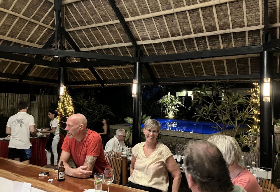 Cabagnow Seaside Resort 수영장