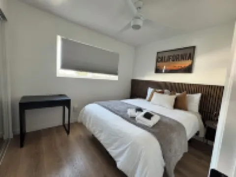 Charming 2Br AC Heater• Garage • WiFi • 5 Min Walk to Beach, Pier & Restaurants