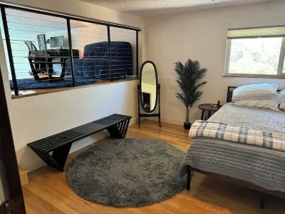 Stunning large 3-bedroom house in lovely Red Bluff with AC, WiFi Hotel dekat Rolling Hills Casino