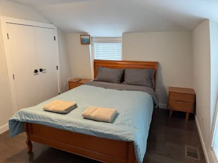 totally remodeled   house with fitness room, close to Boston and Worcester Отели в г. Фремингхем