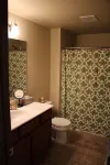 Cozy 2-bedroom condo in Waterloo south side with AC, WiFi & cable TV - Homestays