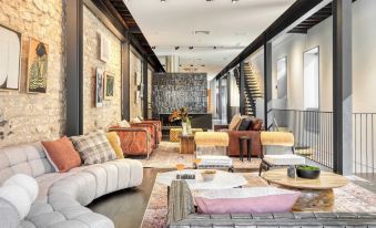 Paramount Place by AvantStay 4 Story Apartment in Heart of Austin w Movie Theatre