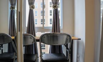 Comfy Stay Studio at Tokyo Riverside Pik 2 Apartment