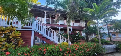 Alux House Hotel di Placencia