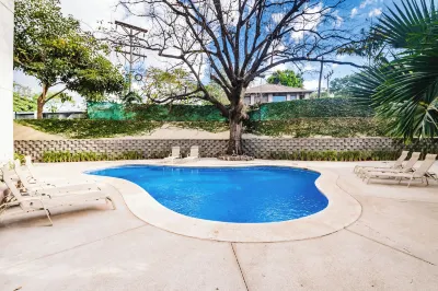 MVillas - Luxury 2Bed 2Bath Condo w Pool Hotels in 