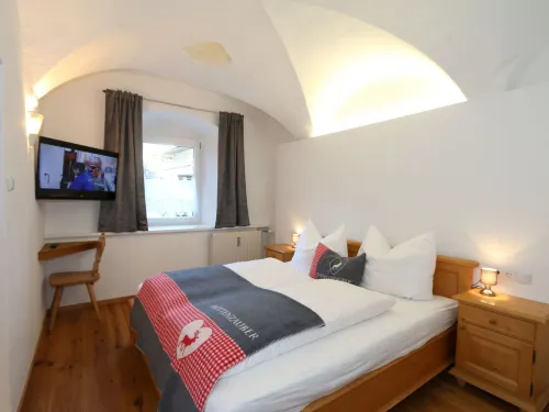 Apartment Building, Fügen