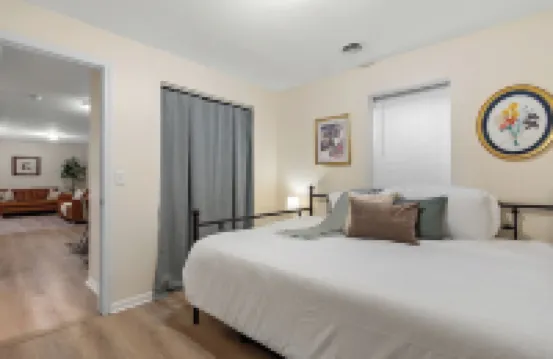 St. Paul Speakeasy - King Bed