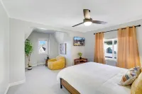 Luxury 5-Bedroom Home, Mins from Downtown Minneapolis