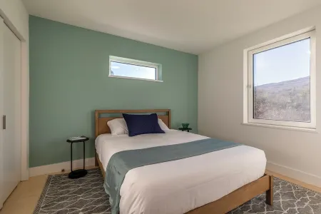 New Ludlow Village Home with Stunning Okemo Mountain View Отели рядом с достопримечательностью «Окмо Маунтин Резорт»