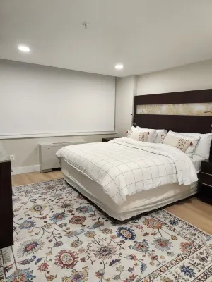 Charming Penthouse of 2-bedroom apartment in Towson with AC, fitness room, WiFi Hôtels à proximité de : Needles and Threads of Ruxton