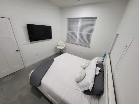 Modern Newly built 2-bedroom house minutes from downtown ParkHills