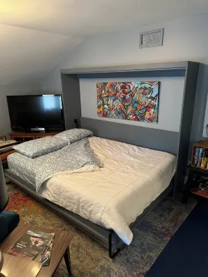 Charming 1 bedroom 1926 apt in historic Lindley Park is close to everything. Hotels near UNC Greensboro Graduate School