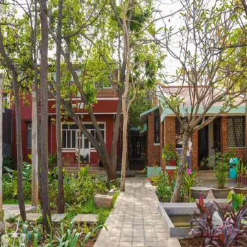 Rahees Bi Roambay -Backpacker Hostel