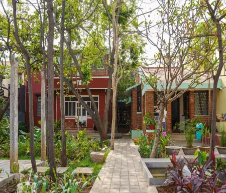 Rahees Bi Roambay -Backpacker Hostel