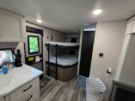 Stay at The Rusty Hooker a Cozy Camper in Perry Fl Отели в г. Перри