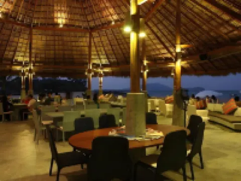 เดอะ บลูสกาย รีสอร์ท เกาะพยาม โรงแรมในเกาะพยาม