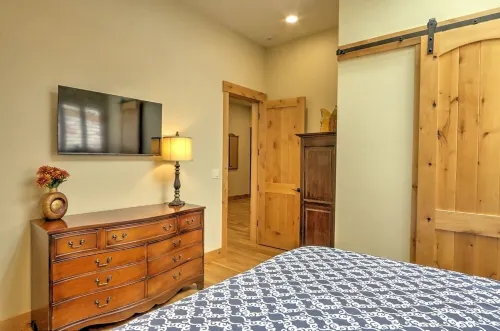 Stylish, modern downtown retreat, Unbeatable location w/ historic downtown views