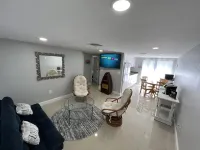 Lovely comfy clean apartment. Close to State parks/ beaches/ restaurants. Hotels in Jasmine Estates