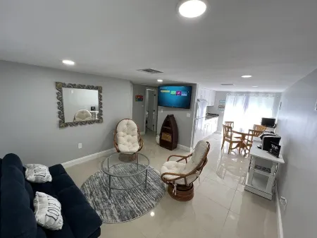 Lovely comfy clean apartment. Close to State parks/ beaches/ restaurants. Отели в г. Джесмайн-Истейтс