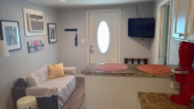 Charming Texoma 1-bedroom guesthouse in growing Sherman, Texas