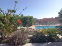 Entre mer et Pinède Carro Petit Village de Pêcheur sur la Côte Bleue, ses Plages Hotels in Martigues
