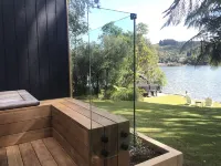 The Love Shack, Lake Rotoiti. Ultimate Lake Edge Escape