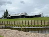 Large Home great for Families, Work, Groups, Teams Hotels near Hamilton International Airport