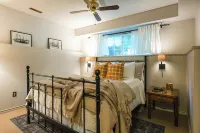 Charming guest suite in Sechelt Hotels near Sechelt Airport